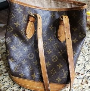 Louis Vuitton Petite Bucket Bag